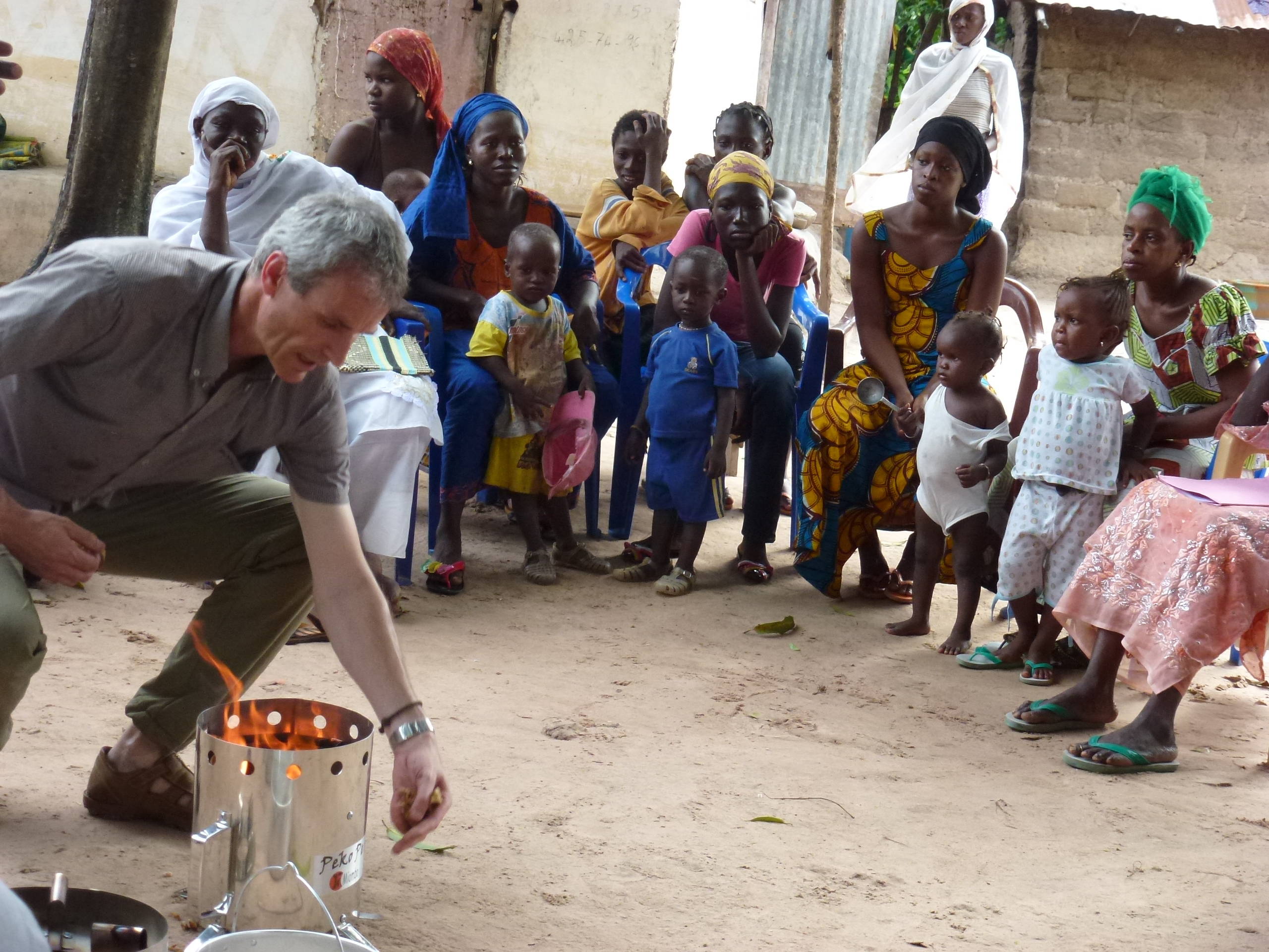 Stove demonstration of the Peko Pe in Senegal 2012