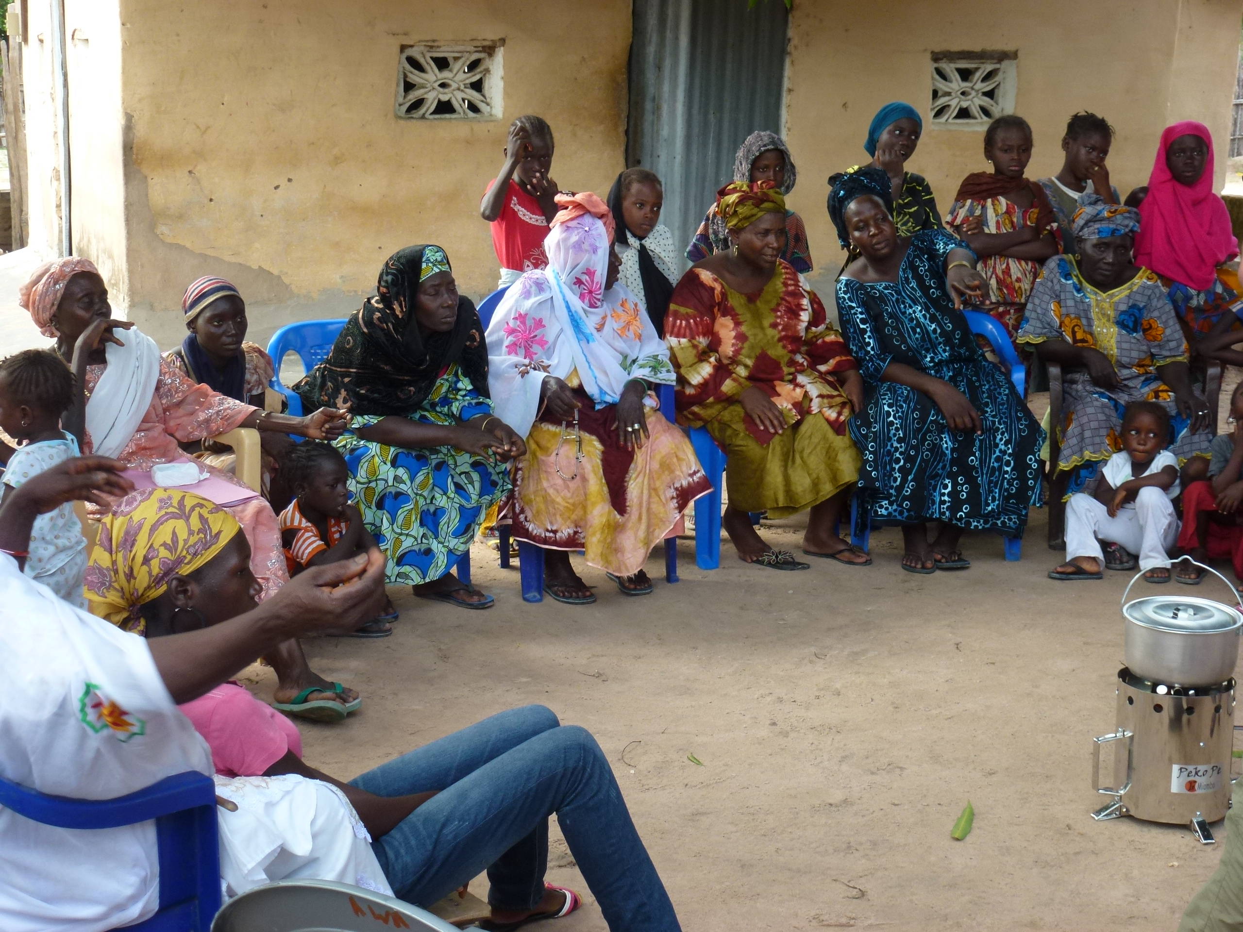 Stove demonstration of the Peko Pe in Senegal 2012